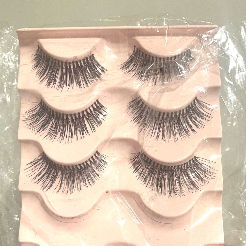Lot of Assorted False Eyelashes Sets - Picture 8 of 8